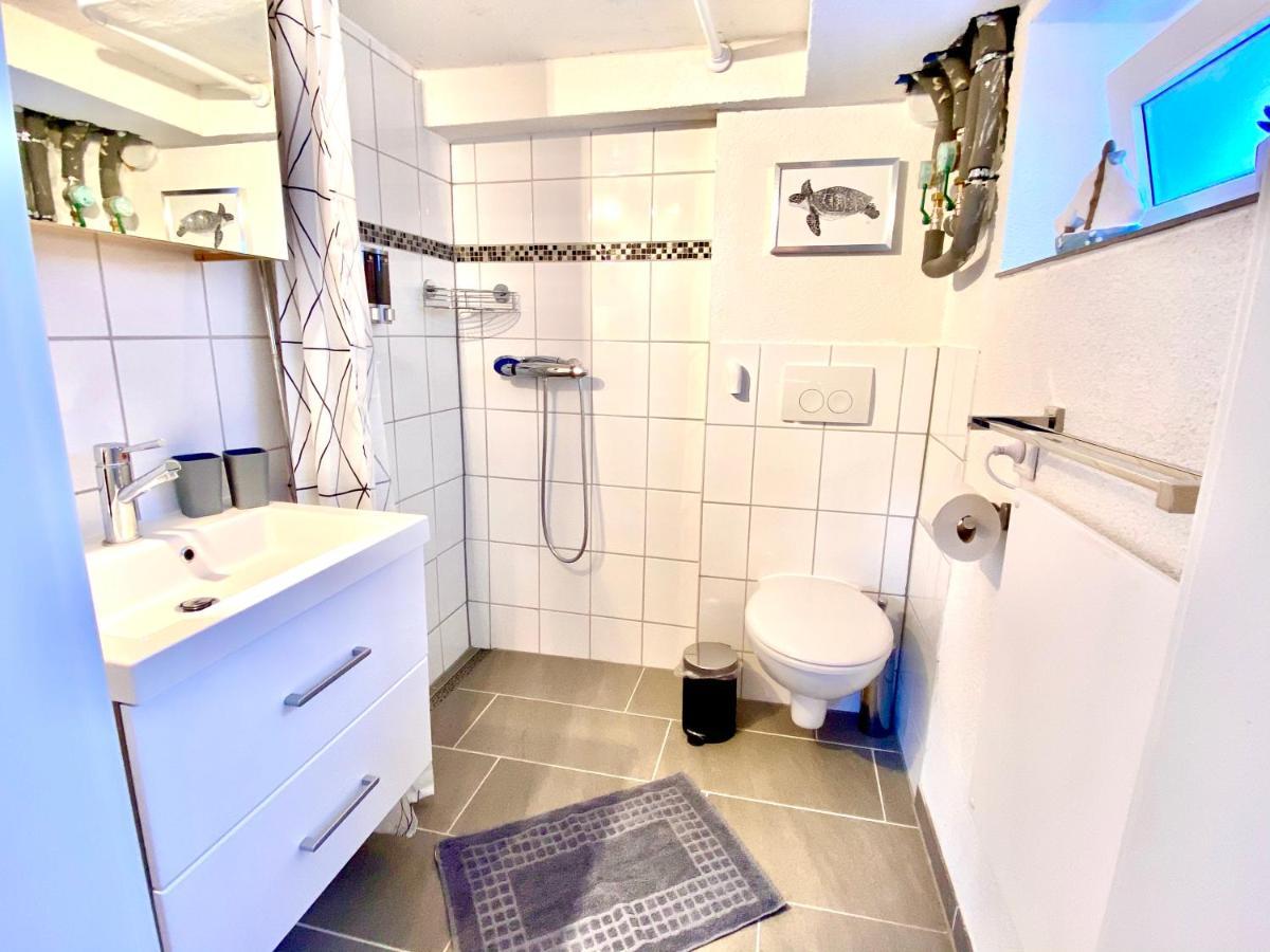Modernes Zimmer Mit Kuechenzeile Und Bad Denkte Exterior photo