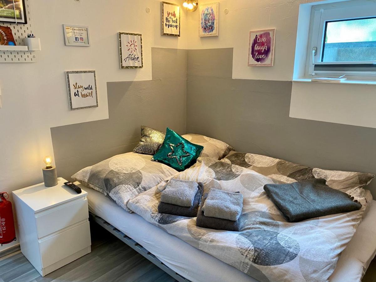 Modernes Zimmer Mit Kuechenzeile Und Bad Denkte Exterior photo